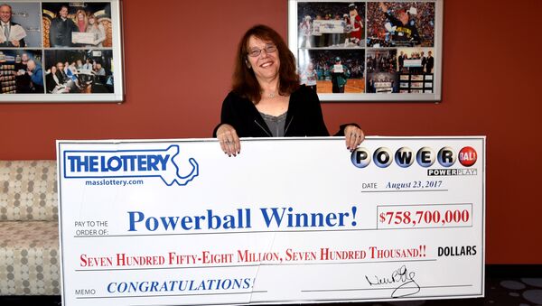 Медработник Массачусетского медцентра Mercy Мэвис Уончик выиграла в лотерею Powerball более 758 миллионов долларов - Sputnik Молдова