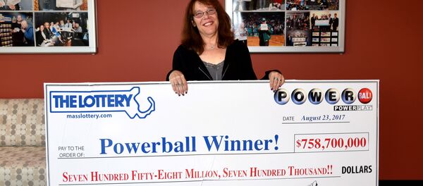 Медработник Массачусетского медцентра Mercy Мэвис Уончик выиграла в лотерею Powerball более 758 миллионов долларов - Sputnik Молдова
