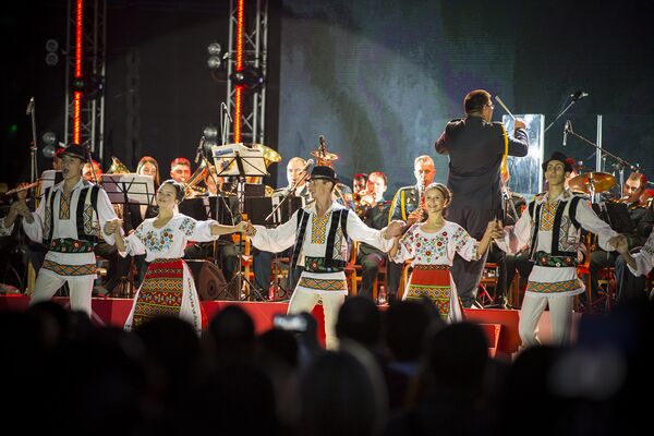 А еще были народные танцы - Sputnik Молдова