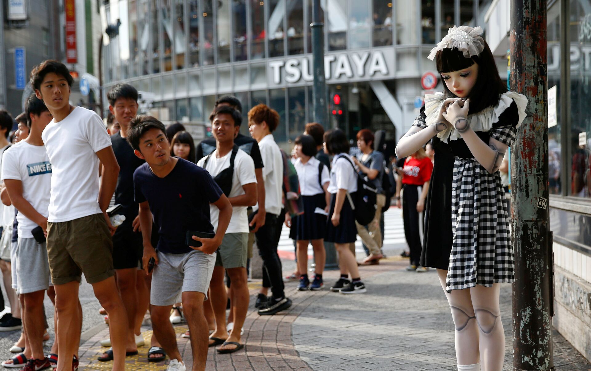 Сидони в японии. Лулу Хашимото. Япония люди на улице. Люди на улицах Токио. Обычные японцы на улице.