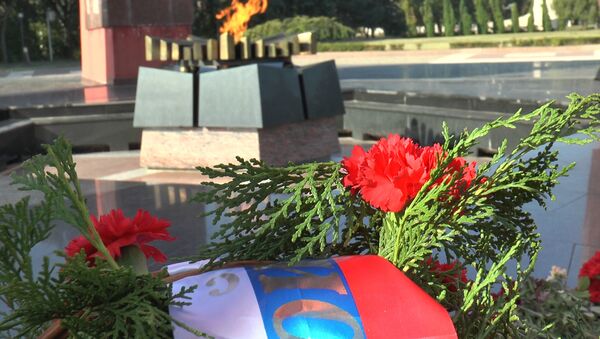 Цветы, память, Родина: в Кишиневе вспоминают героев-освободителей - Sputnik Молдова