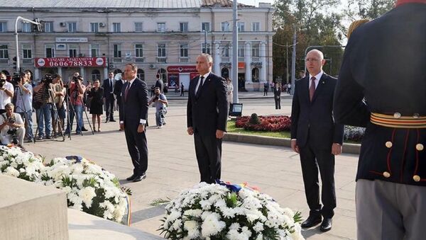 Додон, Канду и Филип возложили цветы к памятнику Штефана - Sputnik Moldova