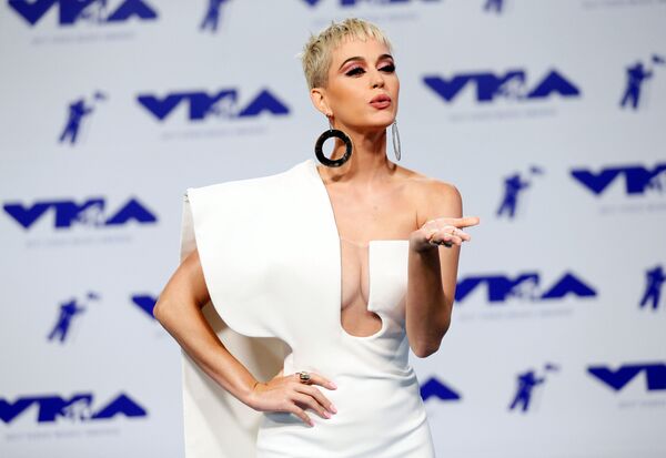 Певица Кэти Перри на церемонии вручения премии 2017 MTV Video Music Awards - Sputnik Молдова
