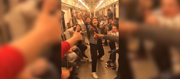 Участники проекта Ты супер! Танцы станцевали в московском метро Участники проекта Ты супер! Танцы станцевали в московском метро - Sputnik Молдова