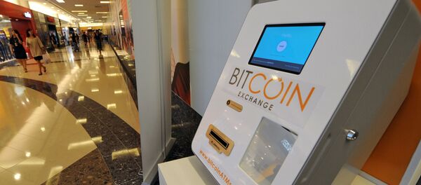 Биткоин-банкомат Bitcoin ATM по купле-продаже цифровой валюты в торговом центре в Сингапуре - Sputnik Moldova-România