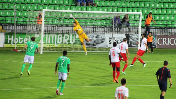 Раду Мыцу защищает ворота Милсами в матче плей-офф Лиги Европы - Sputnik Молдова