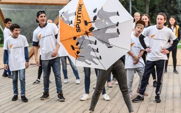 Sputnik подарил детям из шоу Ты супер! Танцы мастер-класс от Тодес - Sputnik Молдова