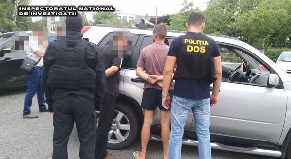 Criminali reţinuţi de poliţişti Criminali reţinuţi de poliţişti - Sputnik Moldova-România