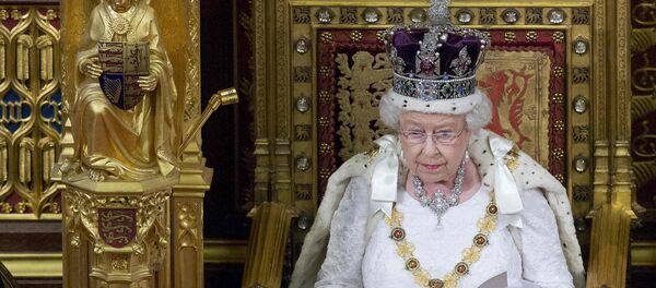 Britain's Queen Elizabeth II delivers the Queen's Speech during the State Opening of Parliament in central London, on May 18, 2016 - Sputnik Moldova-România