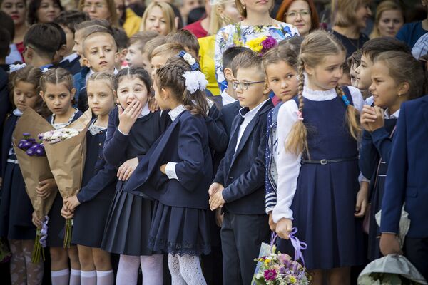Многие дети все-таки искренне рады началу нового учебного года - Sputnik Молдова