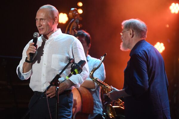 Президент РФ Владимир Путин во время посещения фестиваля Koktebel Jazz Party 2017 - Sputnik Молдова