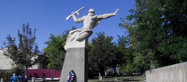 Живое воплощение истории - мемориал Великой Отечественной войны близ лицея села Томай - Sputnik Молдова