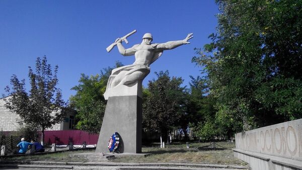 Живое воплощение истории - мемориал Великой Отечественной войны близ лицея села Томай - Sputnik Молдова