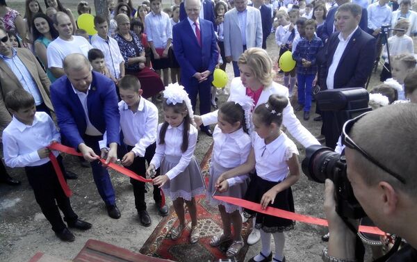Торжественное открытие спортивной площадки в Чадыр-Лунге - Sputnik Молдова