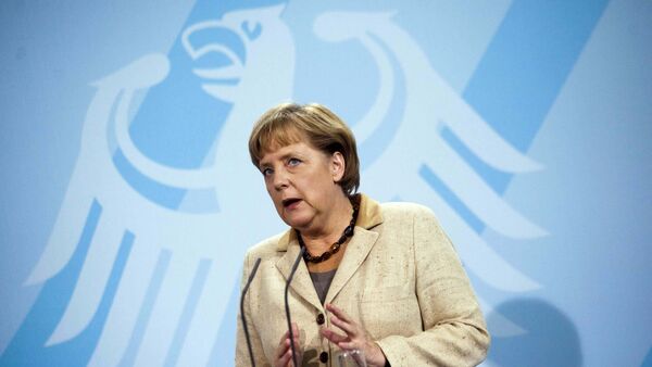 German Chancellor Angela Merkel  in front of Germany's heraldic eagle - Sputnik Moldova-România