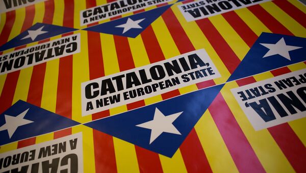 In this photo taken on Tuesday, Nov. 13, 2012, flags for sale that combines the slogan of EU aspiration with the red-and-yellow stripes, blue triangle and white star of the “estelada” flag that symbolizes Catalonia's independence drive are laid out in a printing shop in Girona, Spain. - Sputnik Moldova-România