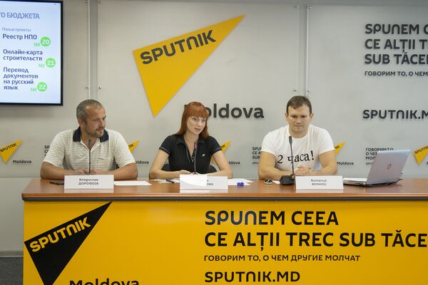 Владислав Дорофеев, Ольга Антонова и Виталий Возной Владислав Дорофеев, Ольга Антонова и Виталий Возной - Sputnik Молдова