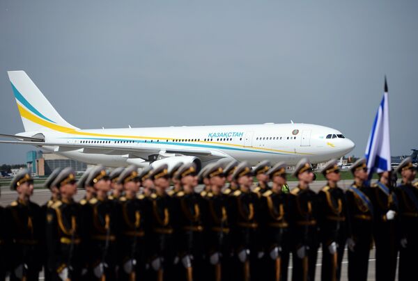 Самолет, на котором прилетел президент Республики Казахстан Нурсултан Назарбаев прилетел в Москву - Sputnik Молдова