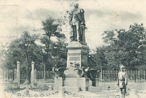 Памятник Александру Второму в Кишиневе  - Sputnik Молдова