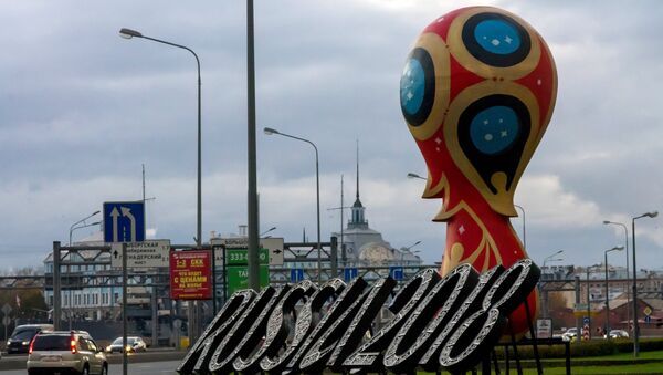 2018 FIFA World Cup emblem installed in St Petersburg - Sputnik Moldova-România