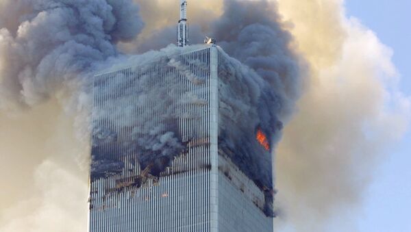 Flăcări și fum în unul din turnurile World Trade Center - Sputnik Moldova-România