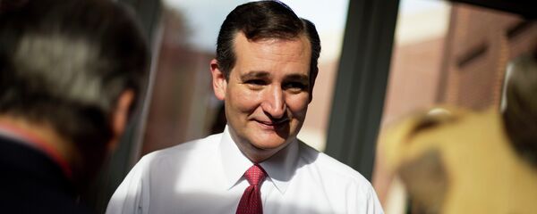 Republican presidential candidate Sen. Ted Cruz, R-Texas, greets supporters at the Georgia Republican Convention, Friday, May 15, 2015 - Sputnik Молдова