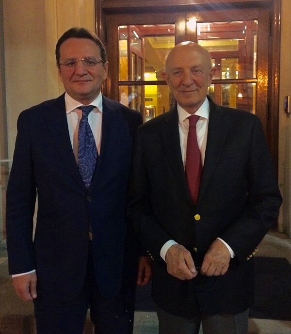 Ambasadorul României la Washington, George Maior și fostul director CIA, R. James Woosley Jr. Ambasadorul României la Washington, George Maior și fostul director CIA, R. James Woosley Jr. - Sputnik Moldova-România