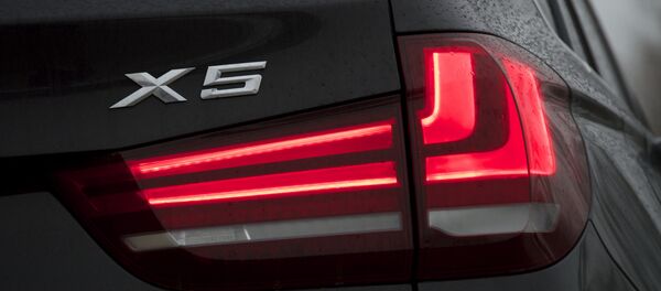 Фара автомобиля BMX X5. Архивное фото Фара автомобиля BMX X5. Архивное фото - Sputnik Moldova