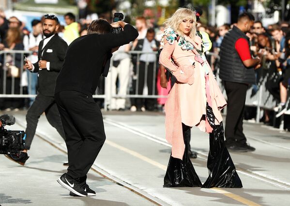 Свой фильм на TIFF привезла и Леди Гага. Документальная лента, посвященная певице, называется Гага: 155 см, ее официальная премьера прошла в Торонто. - Sputnik Молдова