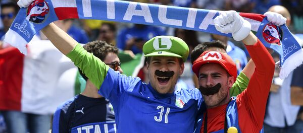 Italia-Svezia, tifosi azzurri sugli spalti - Sputnik Moldova