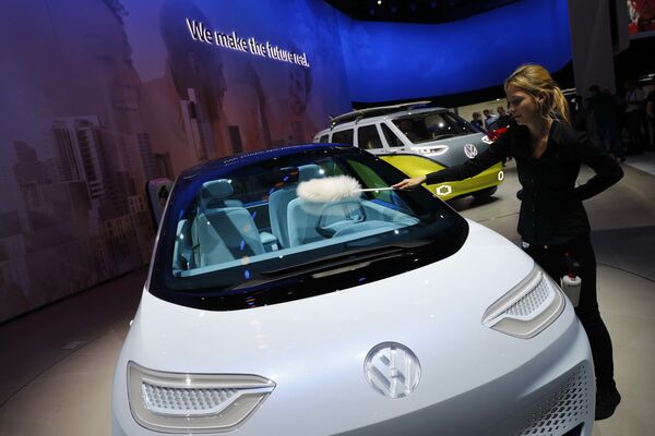 Концепт автомобиля Volkswagen id представлены на Международном автомобильном салоне во Франкфурте, Германия - Sputnik Молдова