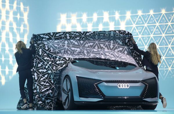 Концепт-кар Audi Aicon на на Международном автомобильном шоу во Франкфурте - Sputnik Молдова