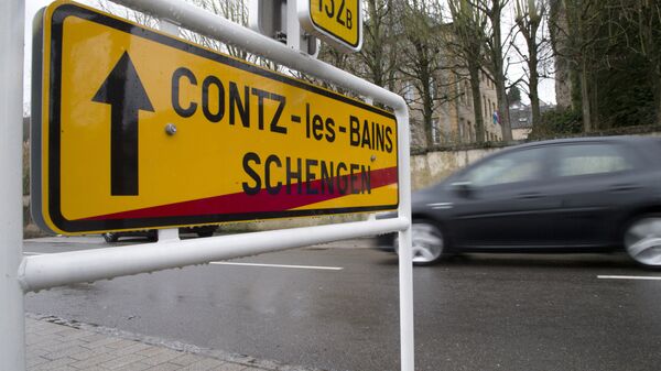 In this photo taken on Thursday, Feb. 4, 2016, a car drives out of Schengen, Luxembourg and into Contz-les-Bains, France - Sputnik Moldova-România