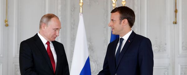 Vladimir Poutine et Emmanuel Macron à Versailles - Sputnik Moldova-România