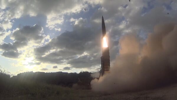 Кадры пуска ракет Хенму-2 в ответ на ракетные испытания КНДР - Sputnik Moldova-România