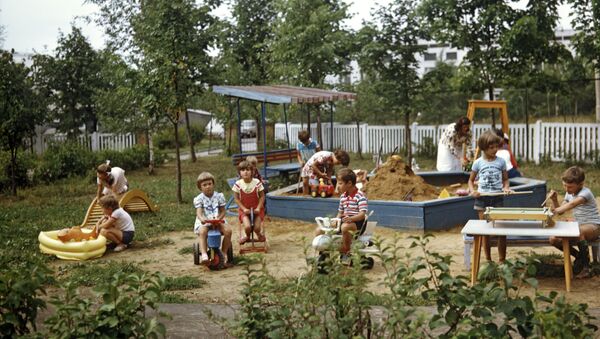 Дети играют на площадке детского сада. Архивное фото - Sputnik Молдова