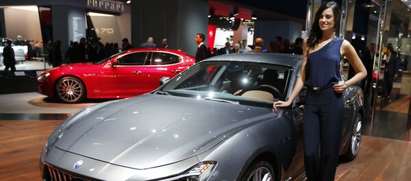 Модель у автомобиля Maserati Ghibli Granlusso на автосалоне во Франкфурте - Sputnik Moldova
