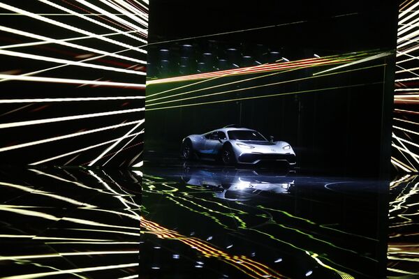 Mercedes AMG Project One la expoziția Frankfurt Motor Show (IAA) din Frankfurt - Sputnik Moldova-România