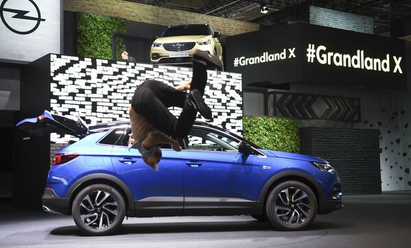 Opel Grandland X la expoziția Frankfurt Motor Show (IAA) din Frankfurt - Sputnik Moldova-România