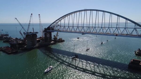 Парусная регата под аркой Крымского моста - Sputnik Молдова