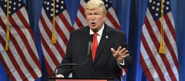 Алек Болдуин получил Эмми за пародию на Трампа в комедийном телешоу - Sputnik Молдова