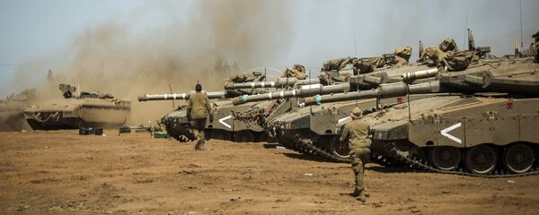 Israeli soldiers manuever Merkava tanks and Namer armored personnel carriers (APCs) during the last day of a military exercise in the northern part of the Israeli-annexed Golan Heights on September 13, 2017. - Sputnik Moldova-România
