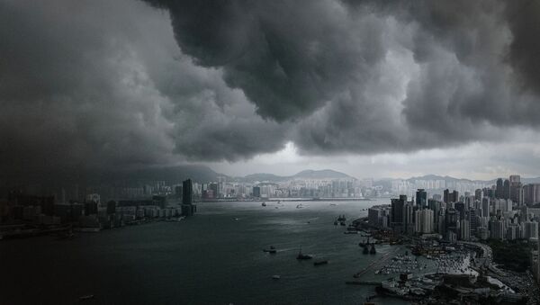 Clouds build up over the Victoria harbour before a storm in Hong Kong - Sputnik Moldova-România
