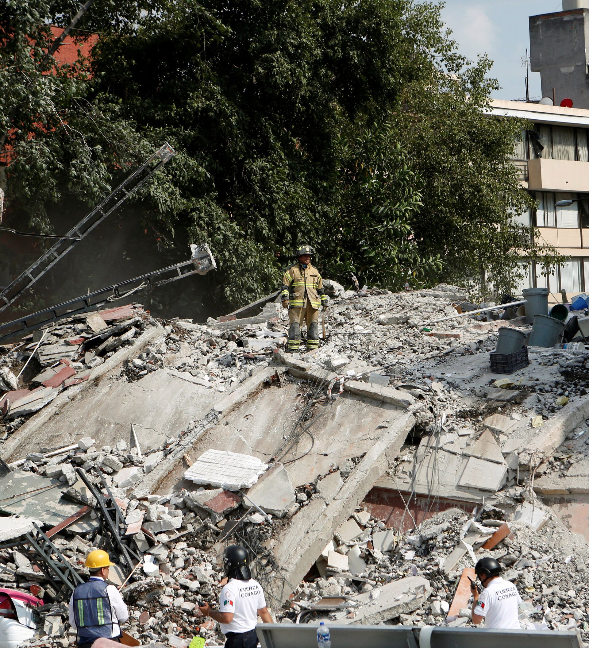 Внутри землетрясения. Землетрясение в Акапулько. Землетрясение картинки. Искусственные землетрясения. Искуственныеземлетрясения.