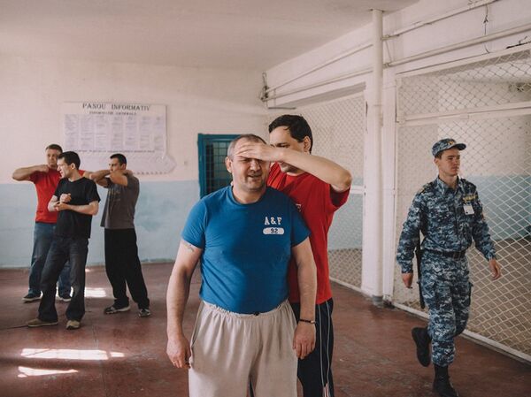 Кадр из серии Рамина Мазура Процесс, документирующей постановку Гамлета в тюрьме - Sputnik Молдова