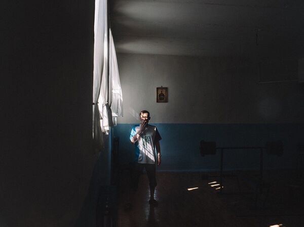 Кадр из серии Рамина Мазура Процесс, документирующей постановку Гамлета в тюрьме - Sputnik Молдова