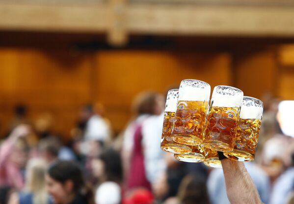 Let It Beer! Oktoberfest Fun Begins in Germany - Sputnik Moldova-România