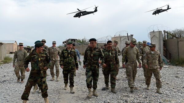  US army and Afghan National Army (ANA) soldiers walk as a NATO helicopter flies overhead  - Sputnik Moldova