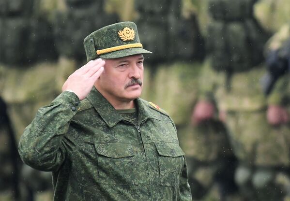 Președintele Republicii Belarus, Aleksandr Lukașenko, la aplicațiile strategice comune ruso-belaruse „Vest-2017” din regiunea Minsk - Sputnik Moldova