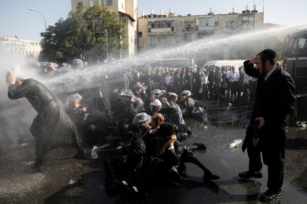 Столкновения между полицией и ультраортодоксами в Иерусалиме, Израиль - Sputnik Молдова